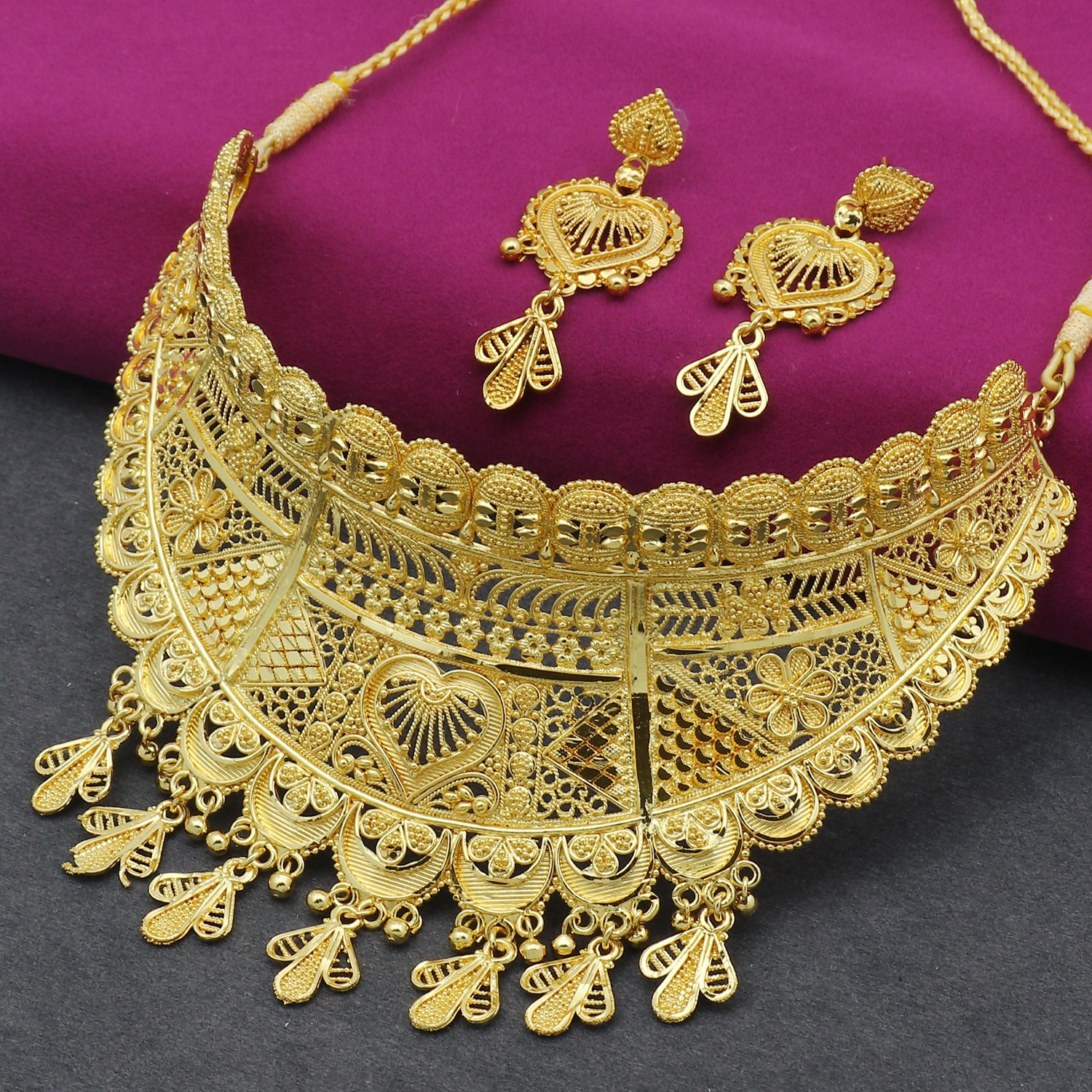 Naomika Gold , elegant Gold Finish Heavy Bridal Choker Necklace Set wi –  www.soosi.co.in
